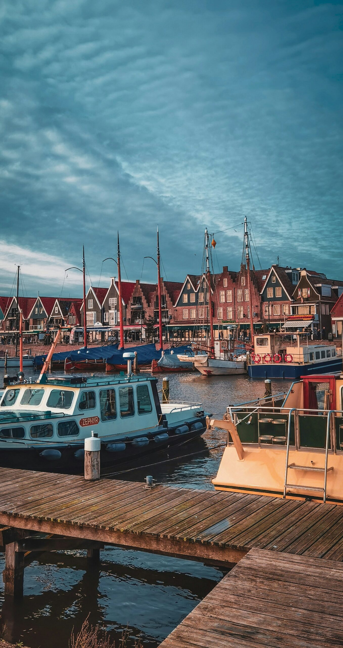 Amsterdam kanalları ve tarihi evler